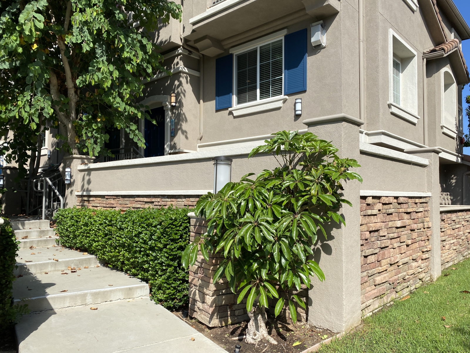 1045 LORETTA LANE, CARLSBAD, CA 92008