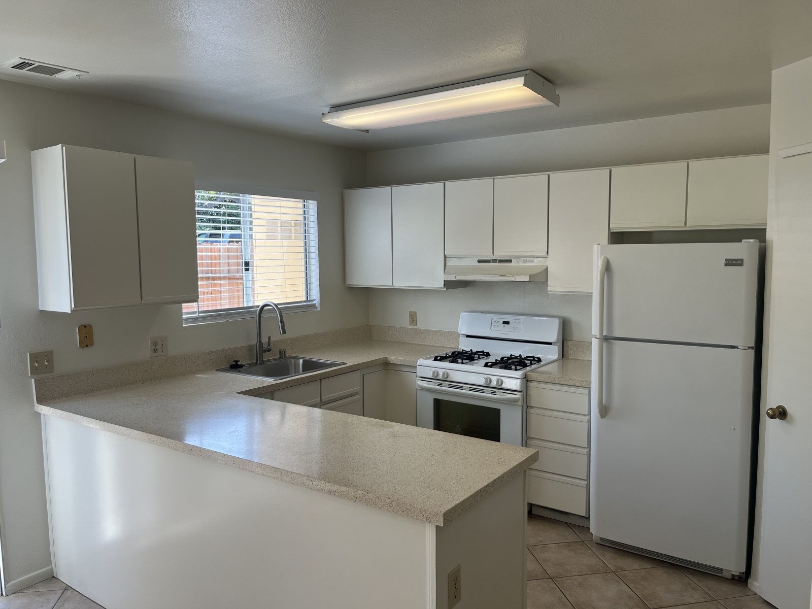 1047 Golden Rd , Encinitas, CA 92024 1047 Golden Rd , Encinitas, CA 92024