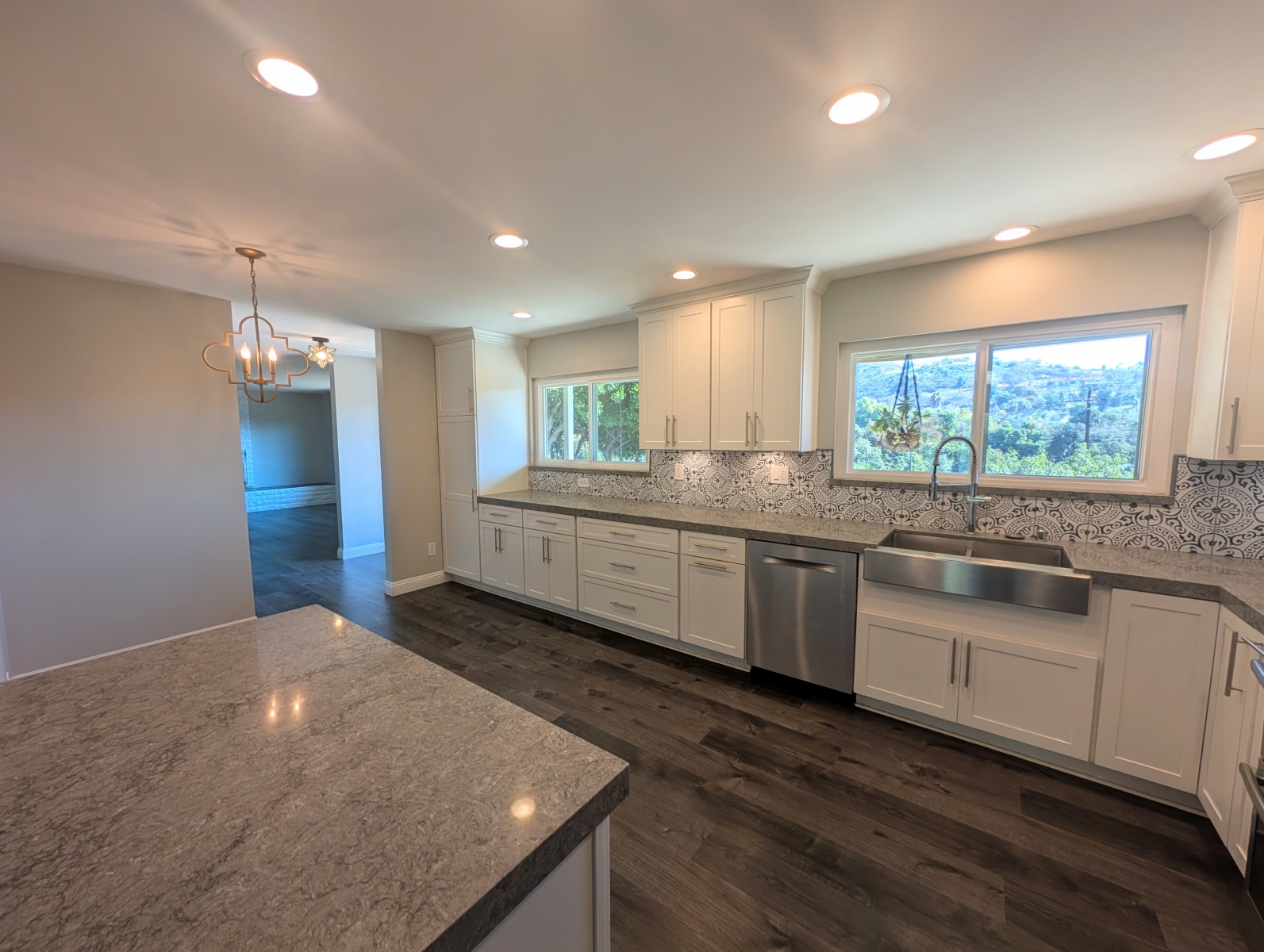 1810 WARMLANDS AVENUE, VISTA, CA 92084