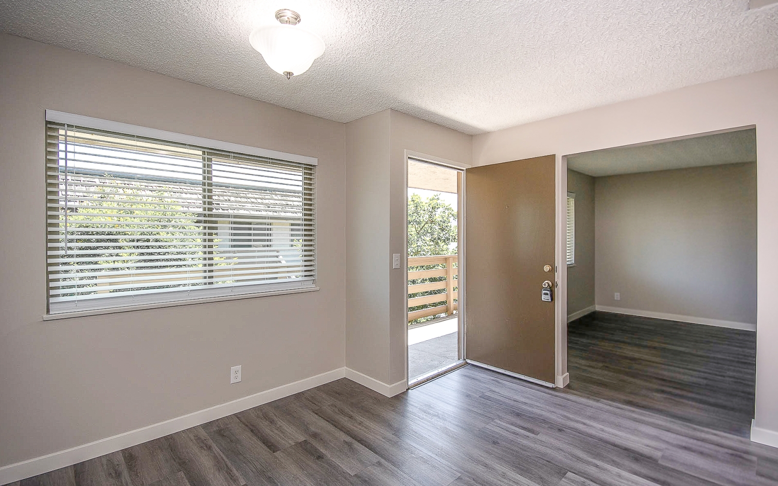 1921 West Drive, Vista, CA 92083 1921 West Drive, Vista, CA 92083