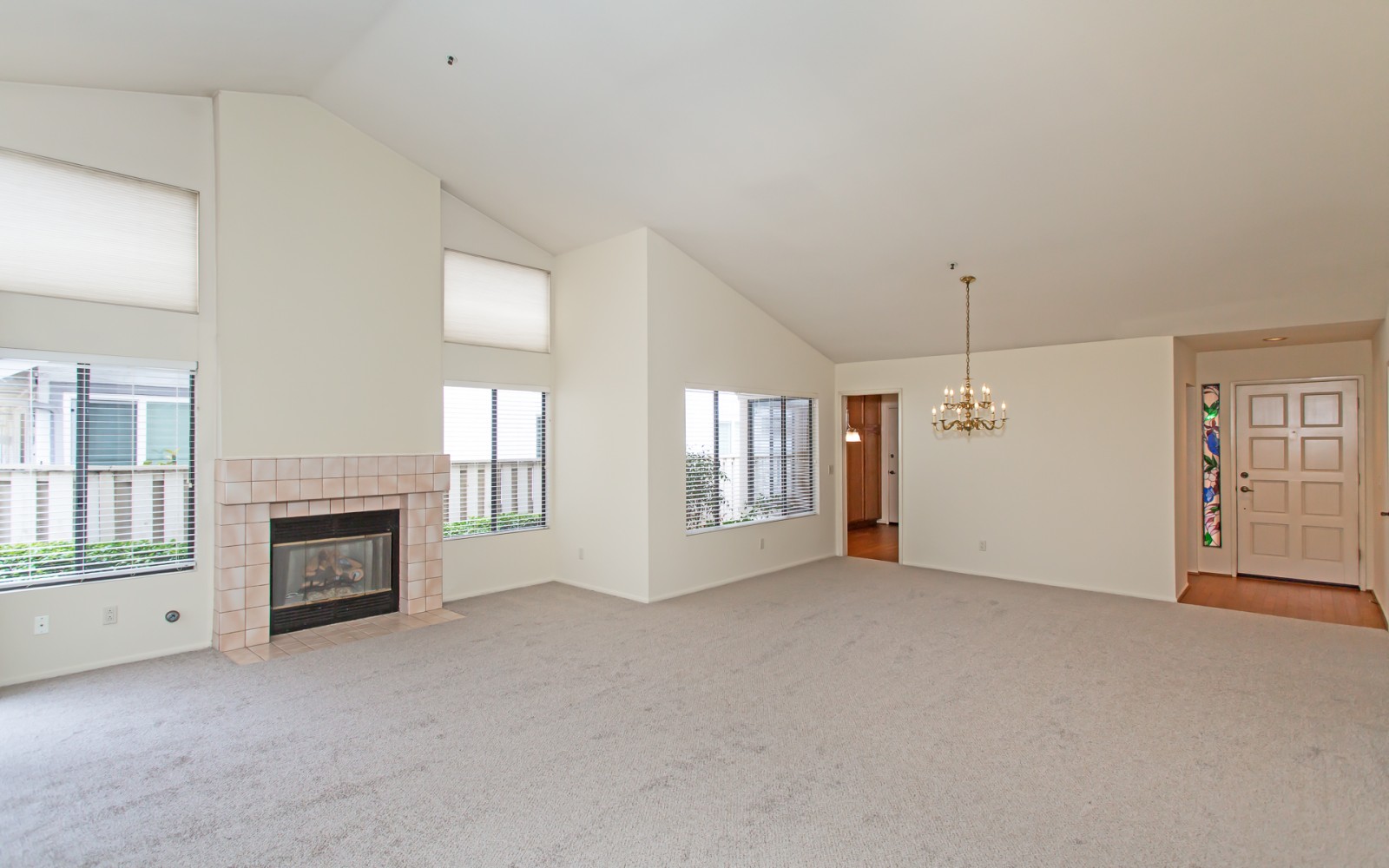 1955 SPYGLASS CIRCLE, VISTA, CA 92081