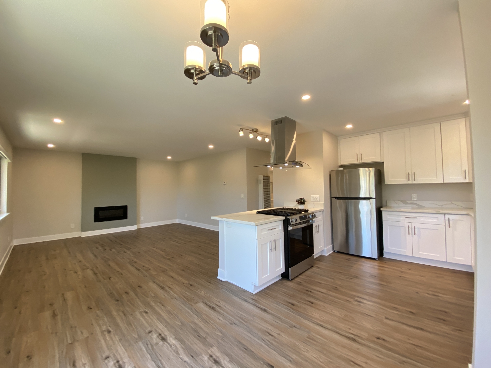 2855 Unicornio St, Carlsbad, CA 92009