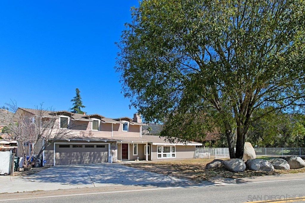 3010 NORTH BROADWAY, ESCONDIDO, CA 92026