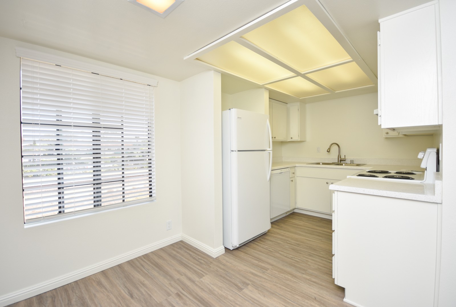 380-382 Acacia Avenue, Carlsbad, CA 92008 380-382 Acacia Avenue, Carlsbad, CA 92008
