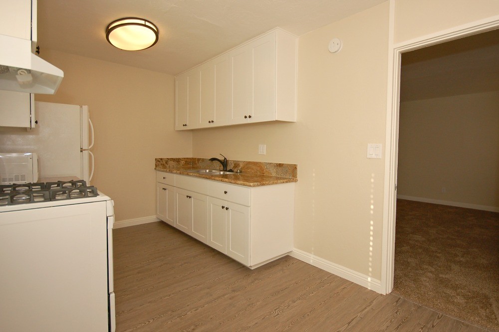 381-391 Oak Ave, Carlsbad, CA 92008 381-391 Oak Ave, Carlsbad, CA 92008