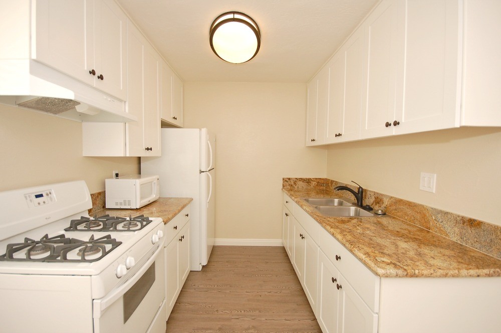 381-391 Oak Ave, Carlsbad, CA 92008 381-391 Oak Ave, Carlsbad, CA 92008