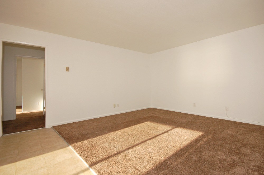 3840 Carlsbad Blvd, Carlsbad, CA 92008 3840 Carlsbad Blvd, Carlsbad, CA 92008