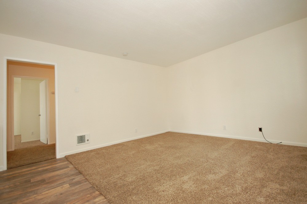 3840 Carlsbad Blvd, Carlsbad, CA 92008 3840 Carlsbad Blvd, Carlsbad, CA 92008