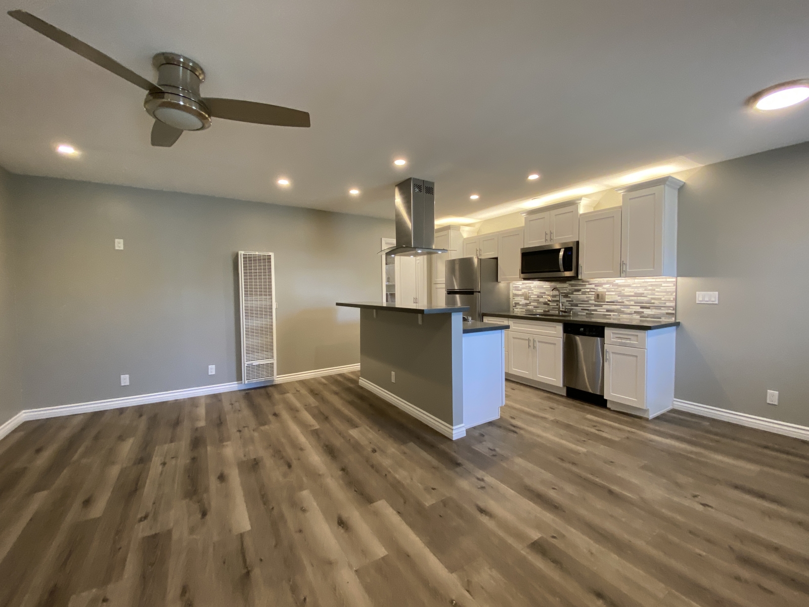 421 S. Myer Street , Oceanside, CA 92054 421 S. Myer Street , Oceanside, CA 92054