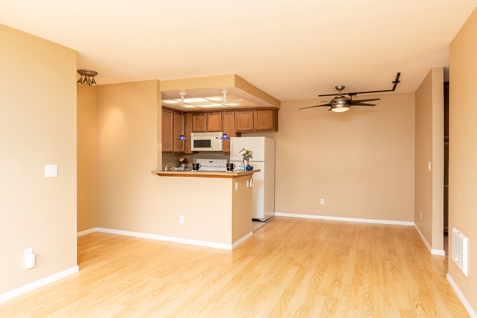 432 EDGEHILL LANE #126, OCEANSIDE, CA 92054