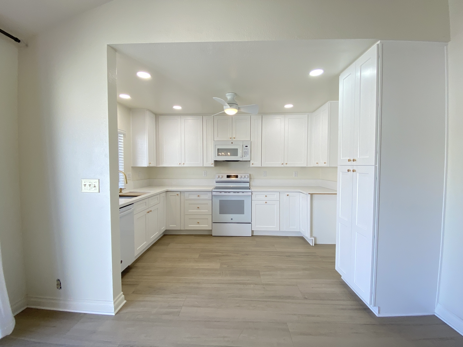 905 C CAMINITO MADRIGAL, CARLSBAD, CA 92011