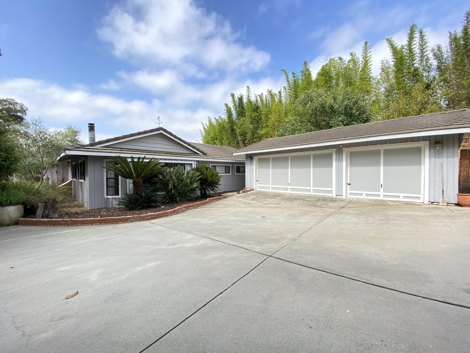 919 VALLEY DRIVE , VISTA, CA 92084